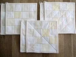 grydelapper med hvide firkanter